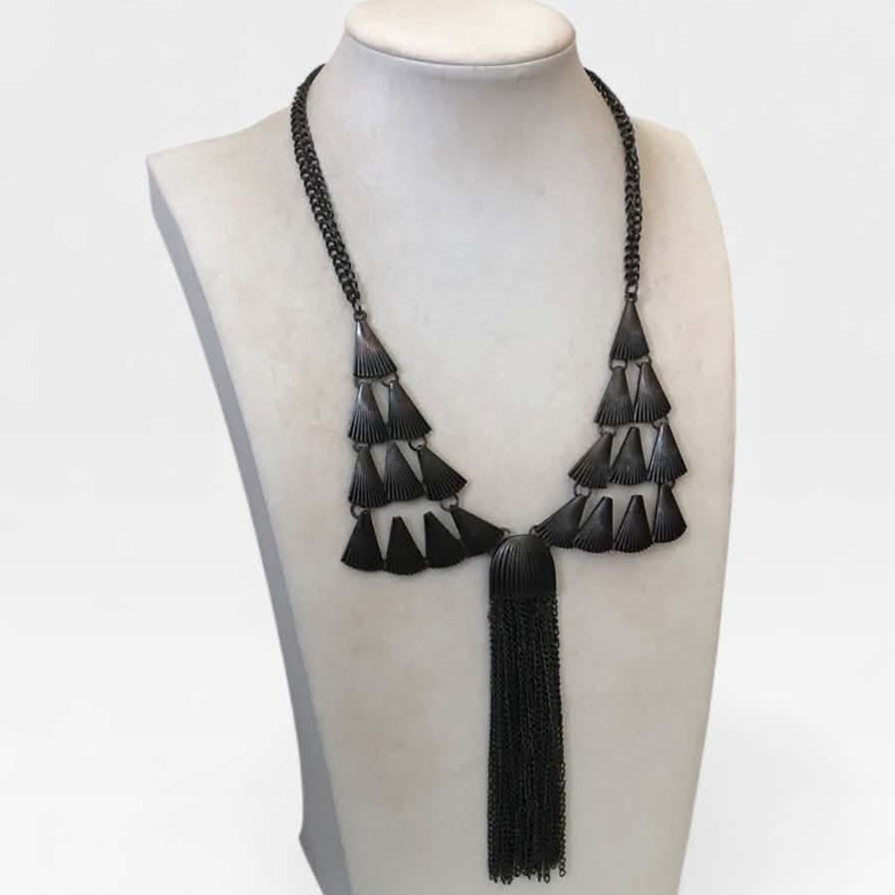 ⭐️BOGO⭐️ Dramatic Geometric Tassel Necklace
